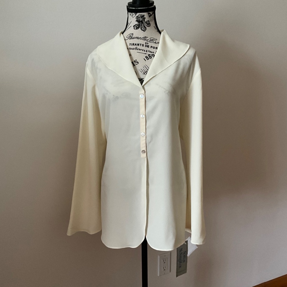 Norton McNaughton Women’s Button tunic in cream color size 12. NWT